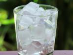 Selain untuk Minuman, 5 Manfaat Es Batu untuk Kecantikan Ini Jarang Diketahui