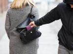Tips Aman Bawa Barang Berharga bagi Para Wanita yang Kerap Jadi Sasaran Aksi Pencopetan
