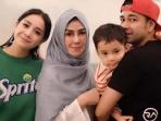 Amy Qanita - Tak Kalah Modis dari Sang Menantu, Intip Koleksi Tas Branded Ibu Mertua Nagita Slavina