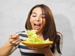 Cara Efektif Berdasar Penelitian untuk Cegah Makan Berlebihan
