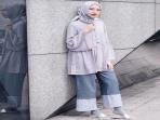 Lagi Hits Model Jeans yang Wajib Dimiliki Para Hijaber