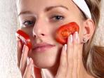 Lihat Perubahan Menakjubkan Pada Wajah Usai Menggosoknya dengan Tomat Secara Rutin