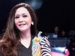 Maia Estianty Kenakan Bros Kecil dengan Harga yang Nggak Main-main!