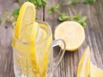 Minum Secangkir Air Hangat dengan Lemon di Pagi Hari Ternyata Bisa Menyebabkan Kerusakan Gigi