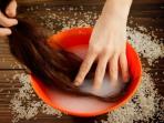 Selain Bikin Wajah Cantik, Ini Manfaat Lain Air Cucian Beras untuk Rambut