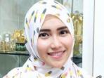 Tenteng Tas Mahal, Intip Penampilan Ayu Ting Ting Saat Berangkat Umroh