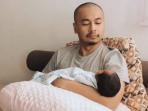 Bernuansa Serba Putih, Intip Tampilan Kamar Anak Raditya Dika yang Baru Lahir