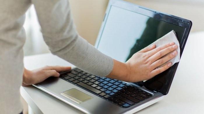 Dari Pakai Pasta Gigi hingga Cuka, Ini 5 Cara Membersihkan Laptop dari Debu Membandel