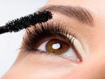 Intip 5 Tips Aman Menggunakan Makeup Bagian Mata Agar Terhindar dari Iritasi