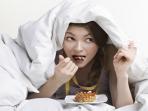 Kamu Punya Kebiasaan Sambil Tidur? Simak Efek Buruknya untuk Kesehatan