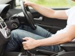 Kebiasaan Buruk Pengendara Saat Gunakan Transmisi Manual dan Matic yang Jarang Disadari