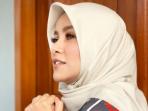 Mantap Berhijab, Intip Gaya Busana Pilihan Olla Ramlan