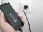 Sering Salah, Begini Cara Tepat Charging HP Agar Baterai Tetap Awet dan Gak Ngedrop