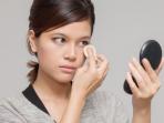 Tak Disadari Para Perempuan, Ini 8 Penyebab Makeup Gampang Luntur