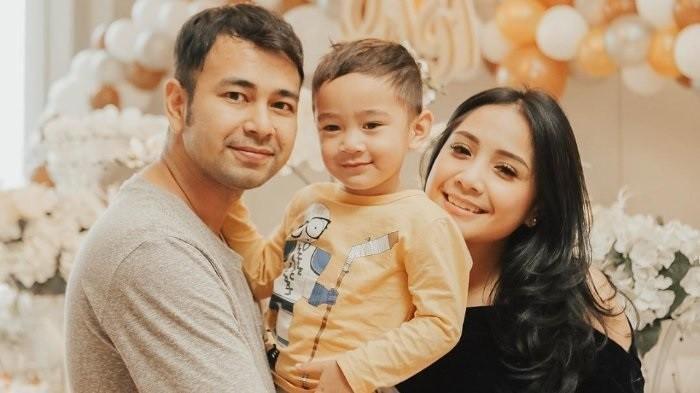 Inspirasi Baju Lebaran Couple ala Nagita Slavina Untuk Jadi Busana Lebaran Keluarga