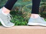 Suka Pakai Sneakers? Lakukan Beberapa Hal Ini Guna Mencegah Pertumbuhan Jamur di Kaki