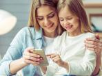 Mau Beli HP Buat Anak-anak? Orang Tua Wajib Perhatikan 4 Hal Penting Ini