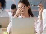 Tips Atasi Sakit Kepala Akibat Terlalu Lama Menatap Layar Komputer