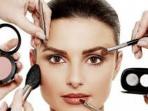 Intip Tips Pakai Makeup untuk Jenis Kulit Wajah yang Kering
