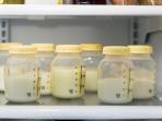 Pahami Moms, Begini Aturan Menyimpan ASI di Dalam Freezer
