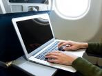 Tenang, Meski Ada Larangan Begini Cara Cek Macbook Kamu Bisa Masuk ke Pesawat Garuda Indonesia atau Tidak