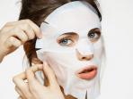 5 Kesalahan Saat Memakai Masker Wajah yang Wajib Anda Hindari