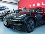 Beli Mobil Kebal Aturan Ganjil Genap, Segini Harga Tesla Model 3 Milik Deddy Corbuzier