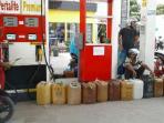 Bisa Picu Kebakaran, Wajib Tahu Aturan Beli Bensin di SPBU Pakai Jeriken