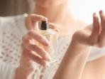 Bukan di Pergelangan Tangan, Semprotkan Parfum Pada Bagian Ini Agar Tahan Lebih Lama