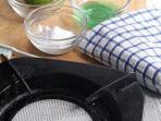 Jangan Panik Moms, Ini Tips Bersihkan Kerak Kompor di Dapur