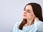 Sakit Leher Menyerang? Kenali Penyebab dan Hal yang Bisa Kamu Lakukan 
