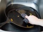 Simak Moms, Ini Tips Bersihkan Wajan yang Hitam Jadi Kinclong 