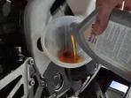 Jangan Salah Pilih Bisa Tekor, Kenali Oli Khusus Motor Injeksi