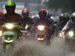 Motor Matic Dipakai Terabas Banjir, Lakukan Hal Ini Biar Skutik Anda Tak Cepat Rusak 