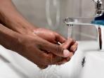 3 Hal yang Tak Boleh Anda Lakukan di Kamar Mandi, Segera Hentikan Kebiasaan Ini