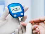 Hindari 7 Kesalahan Ini Saat Cek Kadar Gula dengan Alat Sendiri