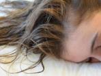 Jangan Lakukan Lagi, Ini Akibatnya Jika Tidur dengan Rambut Dalam Keadaan Masih Basah