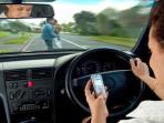 Masih Banyak yang Mengabaikan, Ini Bahaya Mengoperasikan Ponsel saat Berkendara