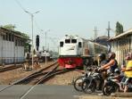 Menerobos Palang Pintu Kereta Api Bisa Dikenai Denda Rp 750 ribu dan Penjara 3 Bulan, Ini Bunyi Pasalnya
