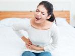 Perut Terasa Sakit Ketika Menstruasi Datang? Lakukan 3 Cara Ini untuk Mengatasinya