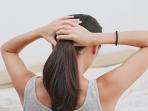 Sering Dilakukan, 4 Kebiasaan Ini Justru Membuat Rambutmu Menjadi Lepek