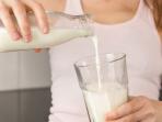 Simak 4 Manfaat Minum Susu Sebelum Tidur Untuk Kesehatan Tubuh