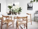 Tips Dekorasi Ruang Makan dengan Tanaman, Bisa Hadirkan Energi Positif Loh