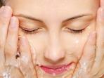 Ciptakan Kulit Wajah yang Cerah dengan Teknik Double Cleansing dalam Membersihkannya, Apa Itu?