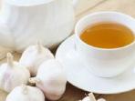 Selain Obati Diabetes, Ini Manfaat Kesehatan Rutin Minum Teh Bawang Putih Tiap Pagi