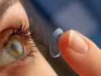 Cegah Mata Iritasi dan Infeksi Karena Memakai Softlens, Begini Caranya