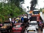 Grand Livina Terbakar di Tanjakan Bawen, Ketahui Penyebab Mobil Bisa Muncul Percikan Api