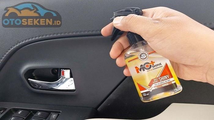  Gunakan Cara Ini Untuk Membuat Dashboard Mobilmu Mengkilap
