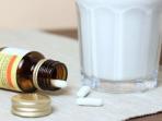Bahaya, 4 Obat Ini Tidak Disarankan Diminum Berbarengan dengan Susu