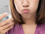 Berkumurlah dengan Air Garam Tiap Hari, Niscaya 7 Manfaat Kesehatan Ini Akan Anda Dapatkan